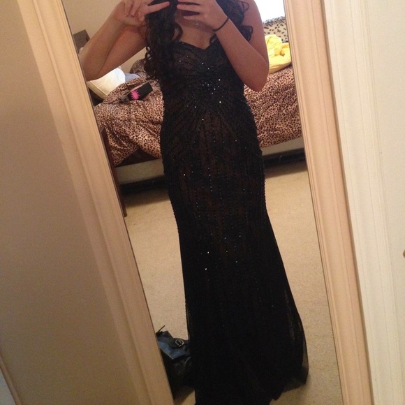 Black PROM or MAXI DRESS / GOWN - Picture 6 of 9
